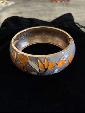Vintage style enameled hinged bangle bracelet